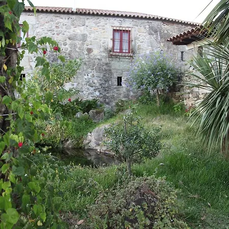 Quinta Pedras De Baixo Alojamento de Acomodação e Pequeno-almoço Longos